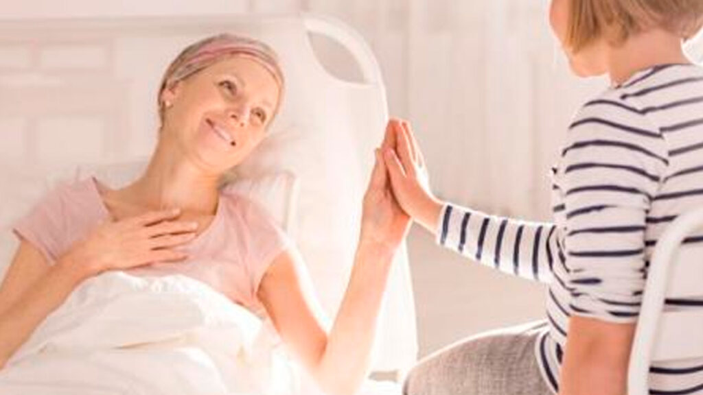 ¿Cómo informar a los niños que uno de sus padres tiene cáncer?