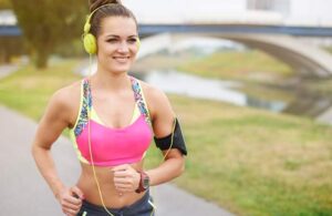 Beneficios de escuchar música cuando te ejercitas.