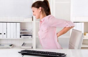 Las malas posturas m&aacute;s comunes que da&ntilde;an tu salud