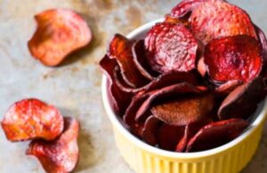 &iquest;De antojo? Prepara unos ricos y picositos chips de BETABEL