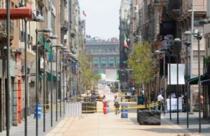 Cierran en su totalidad negocios y vialidades en Centro Hist&oacute;rico de la CDMX