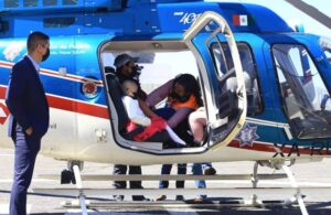 Peque&ntilde;a con c&aacute;ncer cumple su sue&ntilde;o de volar en helic&oacute;ptero