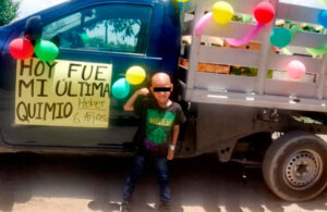 Peque&ntilde;o de 6 a&ntilde;os celebra que venci&oacute; al c&aacute;ncer de una manera muy especial