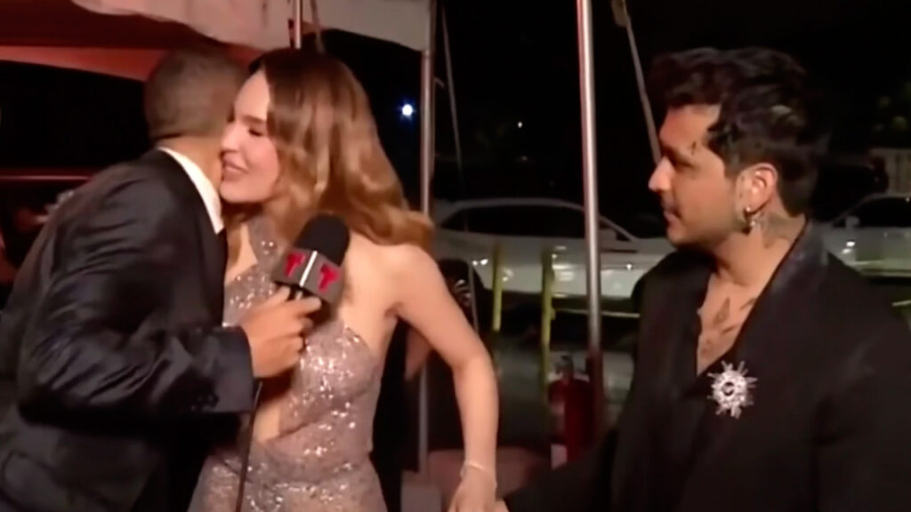 ¿Y esa miradita? Nodal se pone celoso tras saludo efusivo entre Belinda y un reportero