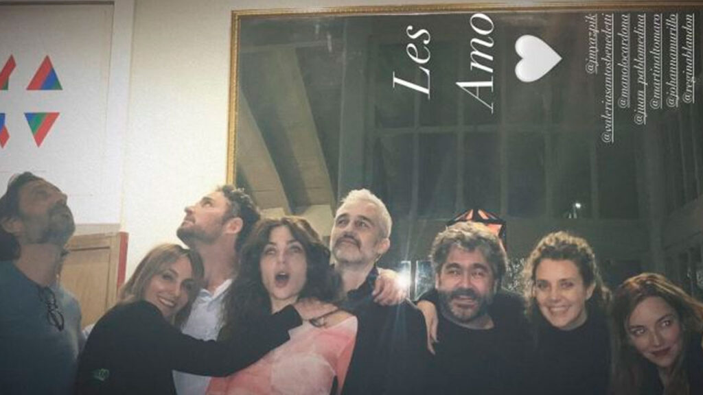 Reapareci&oacute; Juan Pablo Medina acompa&ntilde;ado de sus amigos y muy feliz