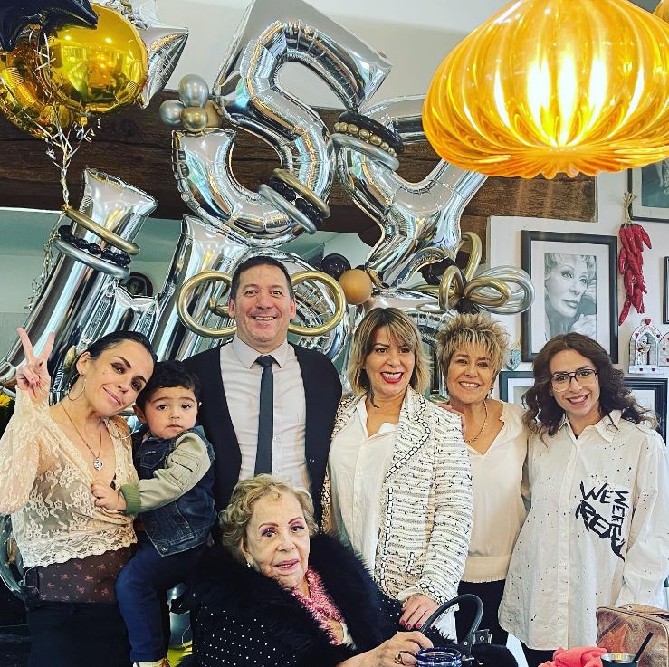 Alejandra Guzm&aacute;n celebr&oacute; su cumplea&ntilde;os rodeada de su familia