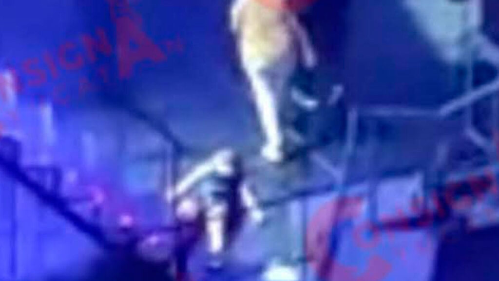 Video: Integrante de Flans se desmaya en pleno concierto