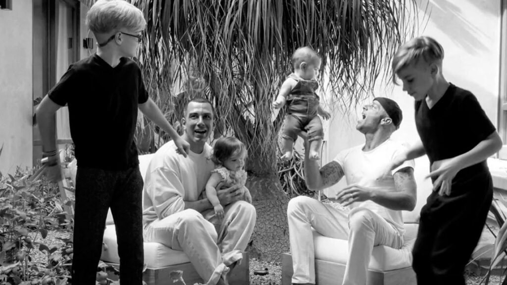 Fans de Ricky Martin reaccionan ante enorme parecido de su hijo 