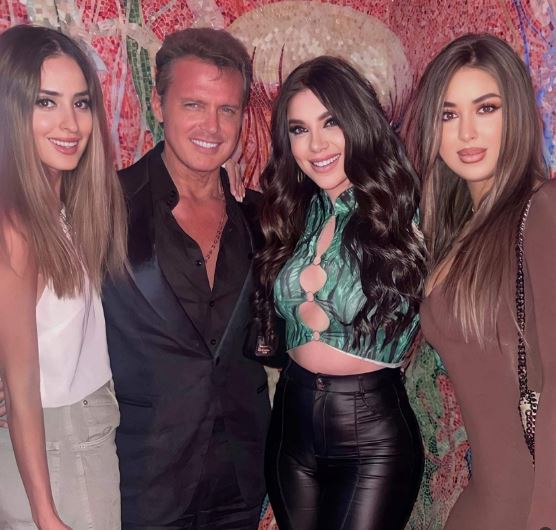 Reaparece Luis Miguel en redes sociales y luce guap&iacute;simo