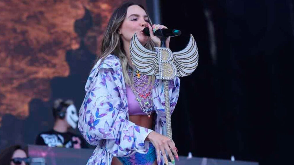 Belinda rindi&oacute; tributo a Shakira cantando uno de sus temas &iquest;lo recuerdan?