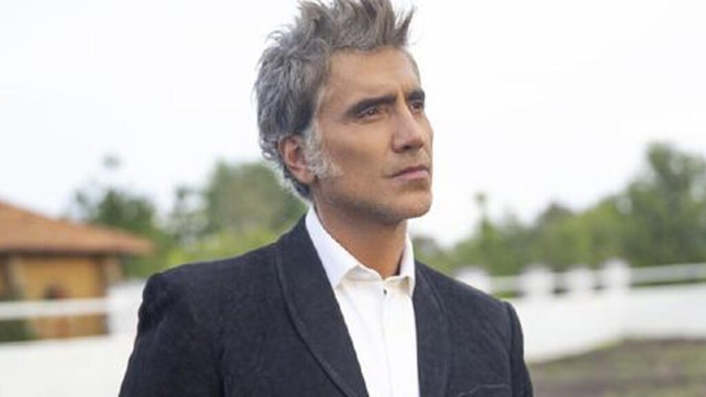 Alejandro Fernández luce cabello totalmente blanco y le llueven halagos