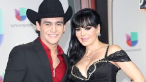 Fern&aacute;ndez, Legarreta, Yuri y otros artistas mandan p&eacute;same a Maribel Guardia