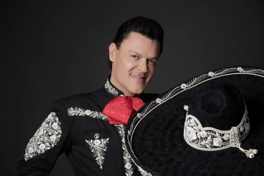 Pedro Fern&aacute;ndez,&nbsp;uno de los pilares del regional mexicano, celebrar&aacute; 45 a&ntilde;os de carrera musical, anunciando el inicio de su gira&nbsp;&ldquo;Te doy la vida tour&rdquo;.