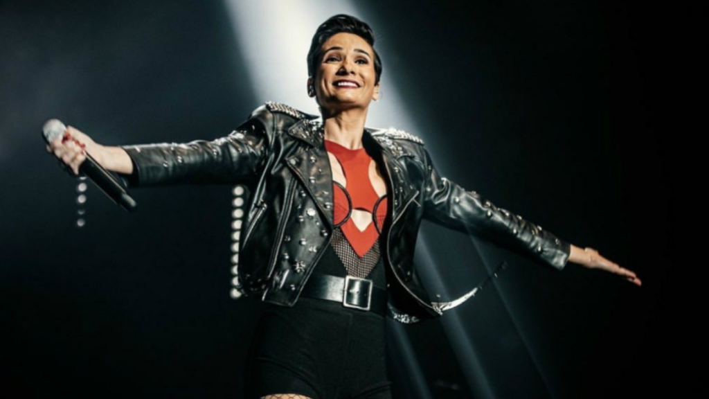 La cantante española, Robin Torres lleva de regreso a los oyentes al año 1988 con una gran experiencia musical.