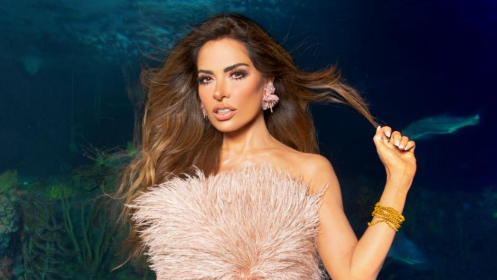 La diva mexicana&nbsp;Gloria Trevi,&nbsp;estren&oacute; este jueves 28 de septiembre su m&aacute;s reciente material discogr&aacute;fico con nuevas versiones de sus &eacute;xitos. 