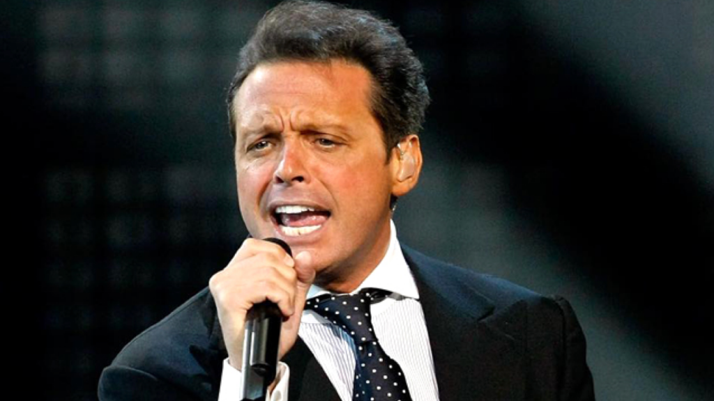 El famoso cantante, Luis Miguel ha sido nombrado recientemente como el artista m&aacute;s exitoso en la m&uacute;sica nacional seg&uacute;n Billboard.