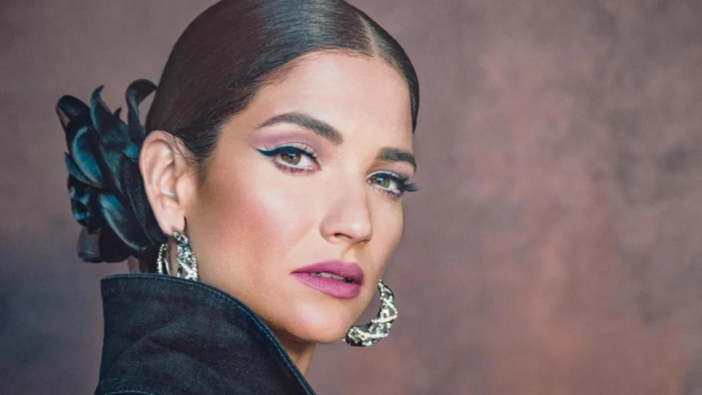 La famosa cantante española, Natalia Jiménez logró reunir a 10 mil personas en su primer concierto como solista en la Ciudad de México.