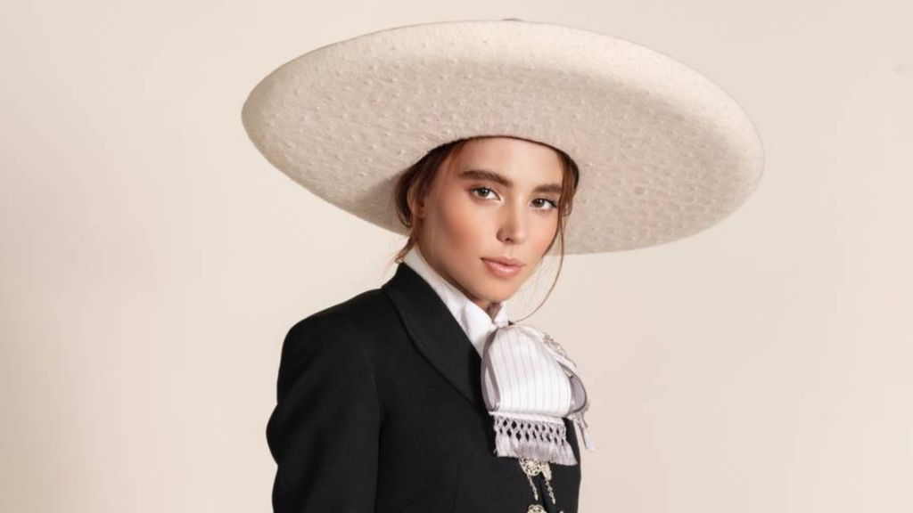 Muchos fanáticos aseguran que Majo Aguilar tiene gran parecido con su abuela, la famosa cantante de rancheras, Flor Silvestre.