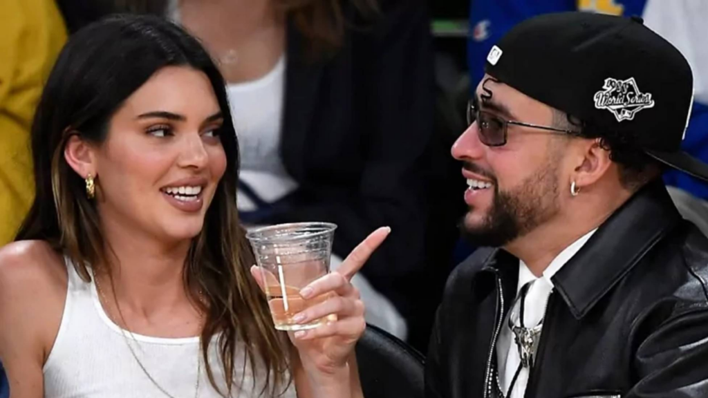 Bad Bunny y la famosa modelo Kendall Jenner debutan como pareja tras posar para una lujosa marca en su nueva campa&ntilde;a publicitaria.