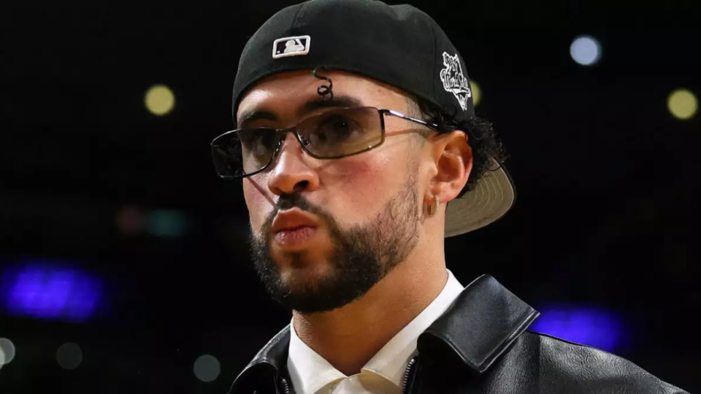 Bad Bunny hizo una aparici&oacute;n sorpresa durante un concierto en Puerto Rico para respaldar a un amigo del g&eacute;nero urbano.