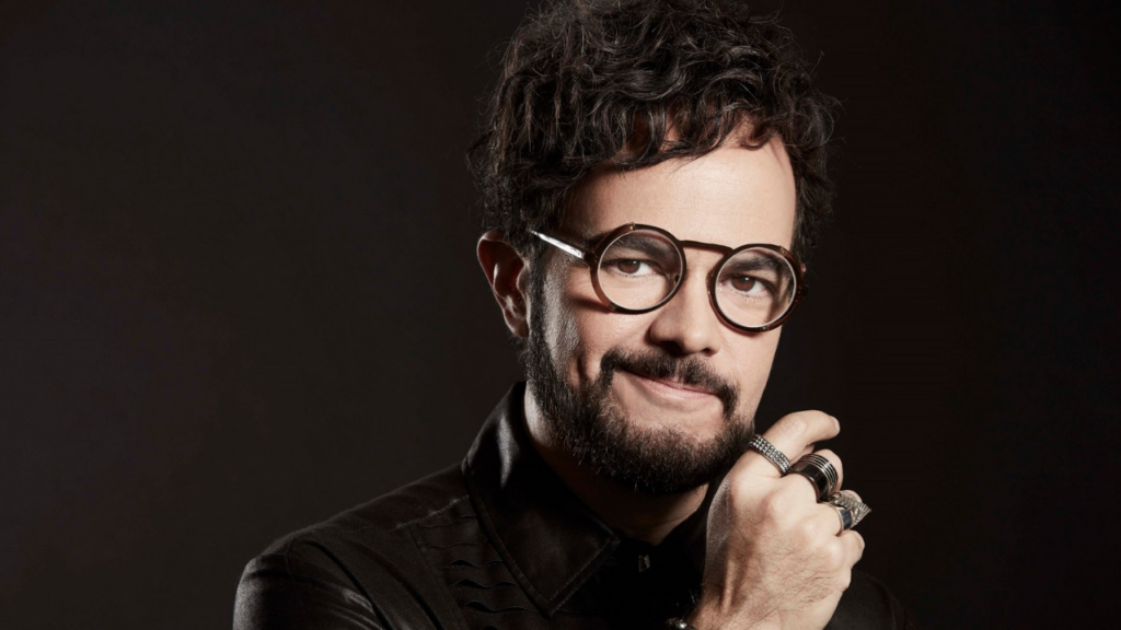 Aleks Syntek conocido por sus éxitos, ha provocado sorpresa al afirmar que es uno de los precursores del rap en México.