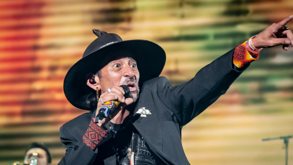 La m&uacute;sica en M&eacute;xico se estremeci&oacute; con la noticia del ingreso hospitalario de Roco Pachukote, vocalista de la ic&oacute;nica banda Maldita Vecindad. 