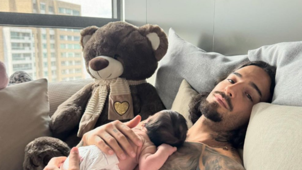 El cantante colombiano, Maluma ha vuelto a causar revuelo en las redes sociales al compartir una serie de fotograf&iacute;as que muestran su trabajado f&iacute;sico. 