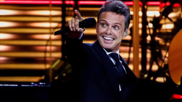El 19 de abril marc&oacute; el cumplea&ntilde;os n&uacute;mero 54 de Luis Miguel, qui&eacute;n pas&oacute; este entra&ntilde;able momento con su hija, Michelle Salas. 