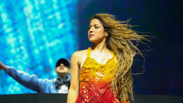 Shakira ha consolidado su posici&oacute;n como uno de los &iacute;conos del panorama musical latino al recibir varios premios.