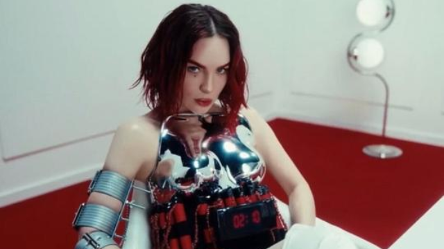 Belinda compartió su canción "300 Noches" en Instagram minutos después de la separación de su expareja, el también cantante Christian Nodal.