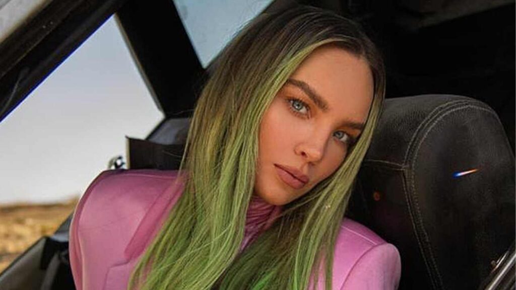 &iexcl;Belinda se esconde en la cajuela de su camioneta para evitar hablar de Christian Nodal y &Aacute;ngela Aguilar!