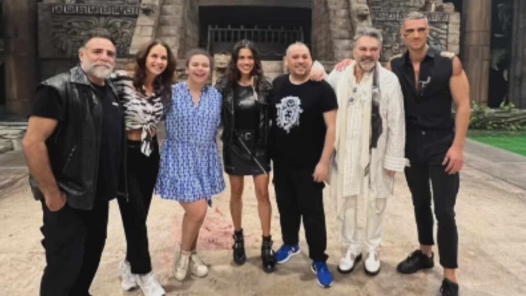 &iexcl;Mijares causa furor en las redes con sus "exc&eacute;ntricos" zapatos!