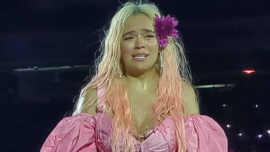 Karol G revela entre l&aacute;grimas la p&eacute;rdida de un ser querido