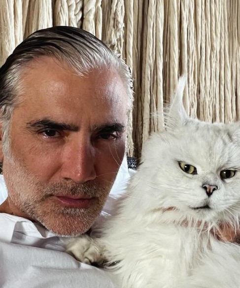 &iexcl;Alejandro Fern&aacute;ndez conquista las redes con su nueva relaci&oacute;n!