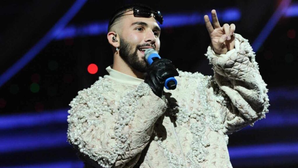 &iexcl;Manuel Turizo se convierte en cupido durante uno de sus conciertos!