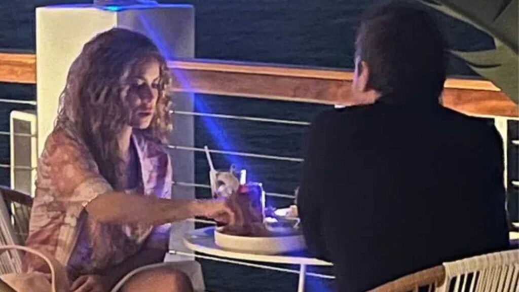 Shakira es captada con nuevo galán en restaurante de Miami.