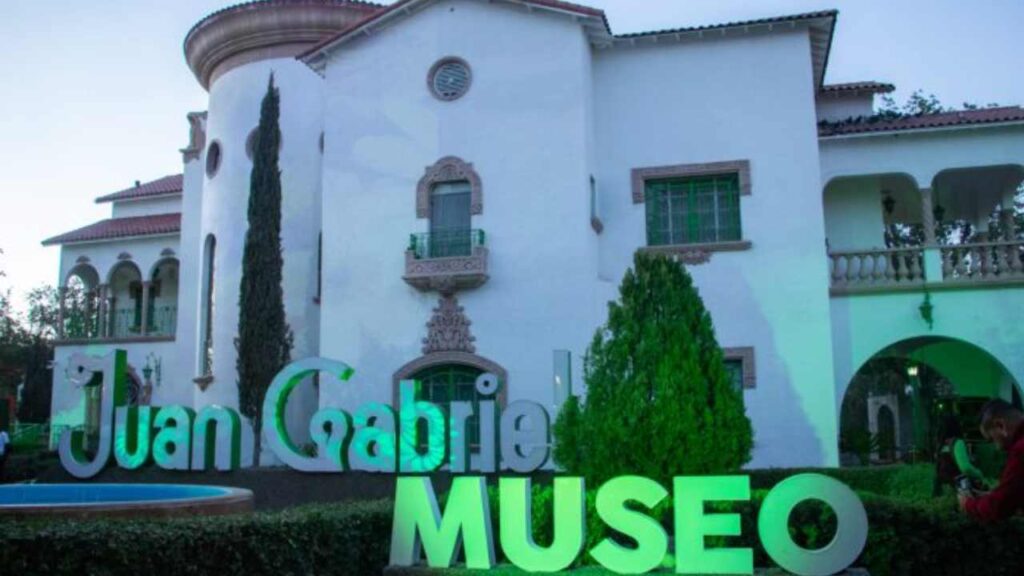 Juan Gabriel: Rendir&aacute;n homenaje de 10 d&iacute;as al "Divo de Ju&aacute;rez"