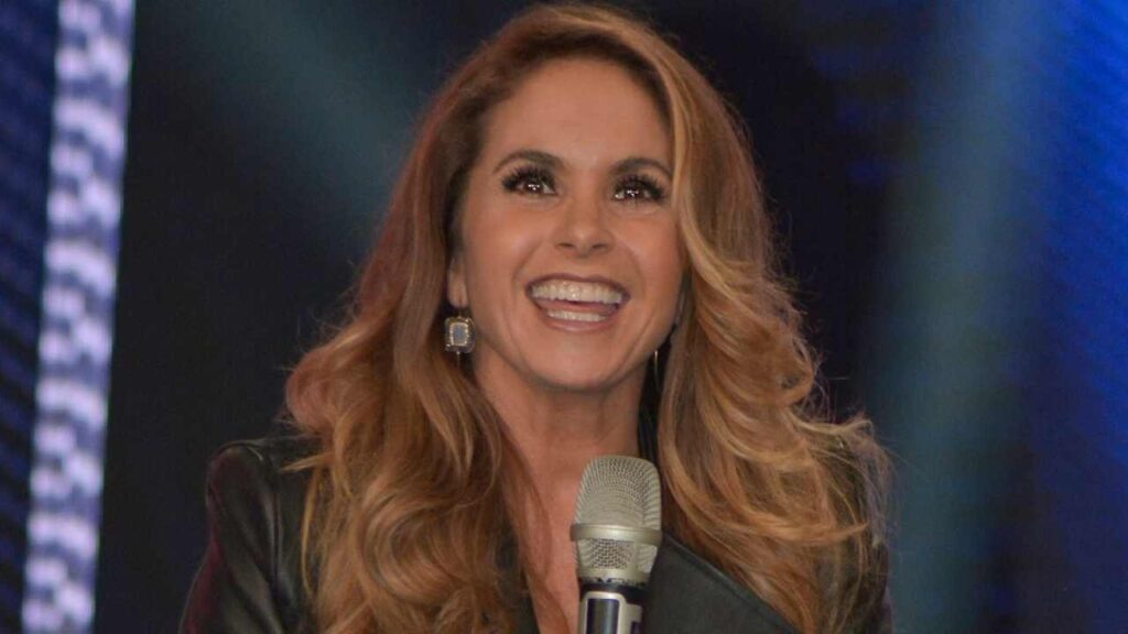 &iexcl;Lucero celebr&oacute; su cumplea&ntilde;os con regalo especial de sus fans!