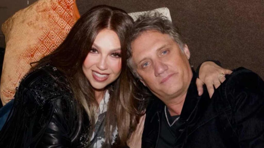 &iexcl;Thal&iacute;a cumple su sue&ntilde;o! Graba con Charly Alberti una versi&oacute;n &eacute;pica de "Persiana Americana"