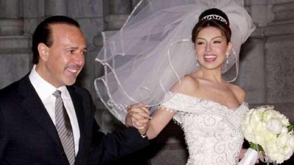 &iexcl;Thal&iacute;a cumple 53 y Tommy Mottola la sorprende con emotivo mensaje y fotos in&eacute;ditas!