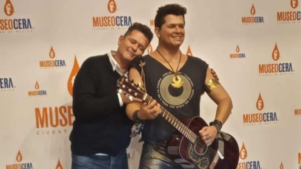 Carlos Vives sorprende con su r&eacute;plica en el Museo de Cera: "Me daba pena, pero me emocion&oacute;"