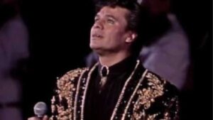Juan Gabriel y los abusos que sufri&oacute; de adolescente