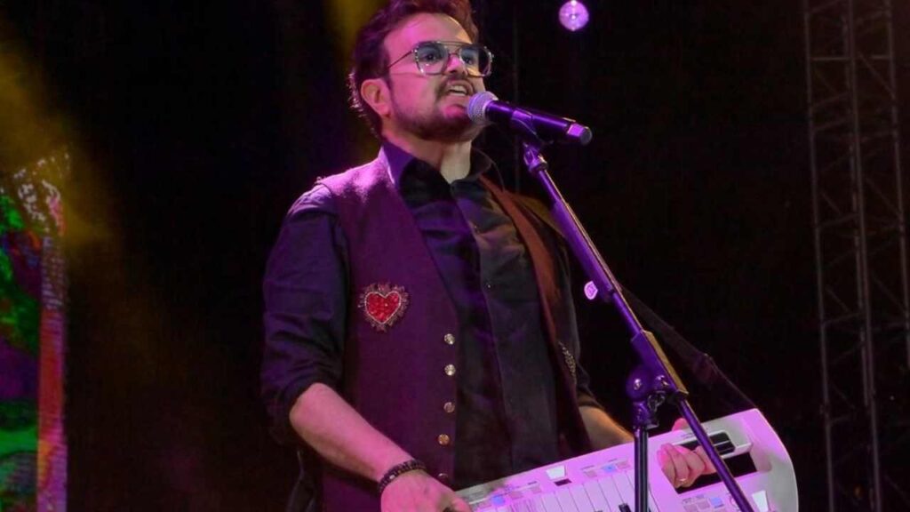 &iexcl;Esc&aacute;ndalo! Aleks Syntek pierde conciertos por criticar a Karol G.
