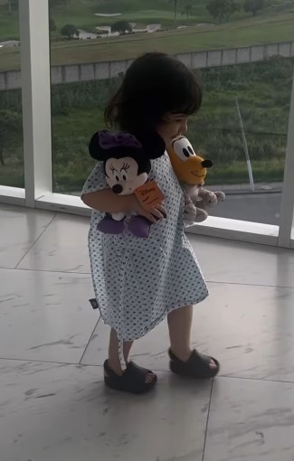 Alex Fern&aacute;ndez rompe el silencio sobre la cirug&iacute;a de emergencia de su hija