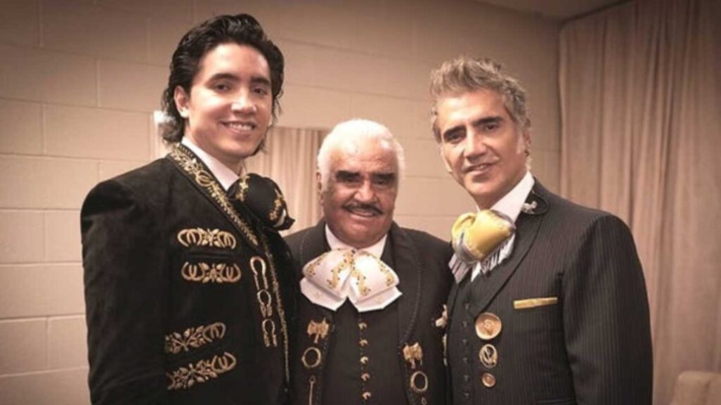 Alex Fern&aacute;ndez conmueve al dedicar emotivo mensaje a su padre y abuelo en la gira &lsquo;De Rey a Rey&rsquo;