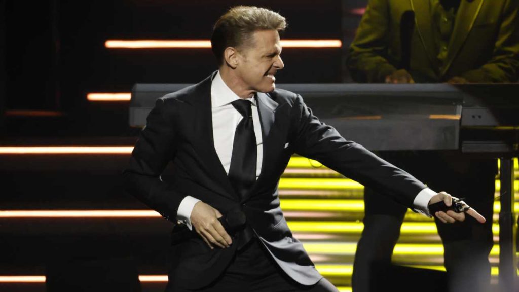 Luis Miguel podr&iacute;a pagar suma millonaria si cancela conciertos que pospuso