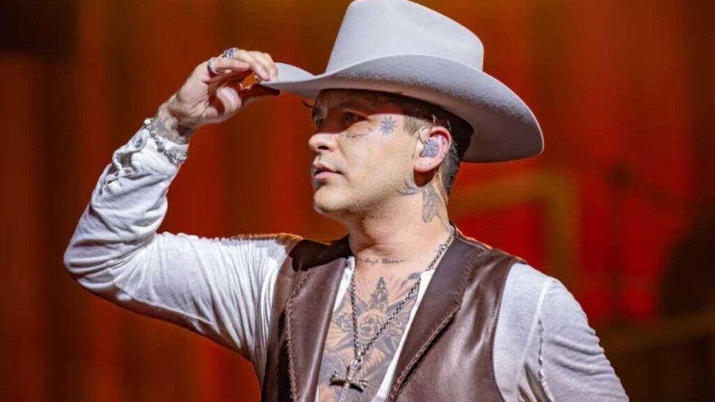 Christian Nodal sorprende con su incursi&oacute;n en la moda: planea lanzar su marca de ropa