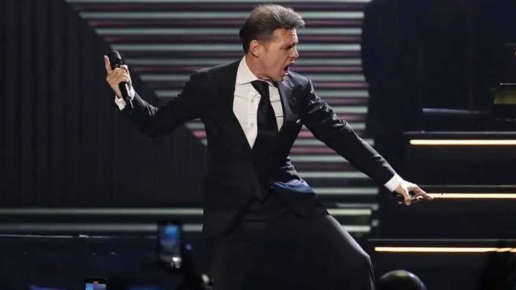 Luis Miguel reaparece tras delicada operaci&oacute;n