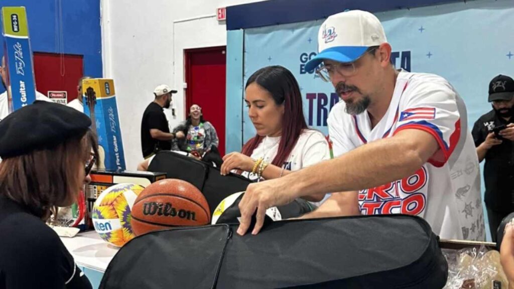 Bad Bunny lleva fiesta y esperanza a los ni&ntilde;os de Puerto Rico