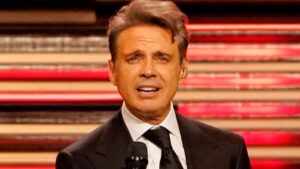 Luis Miguel reaparece tras delicada operación
